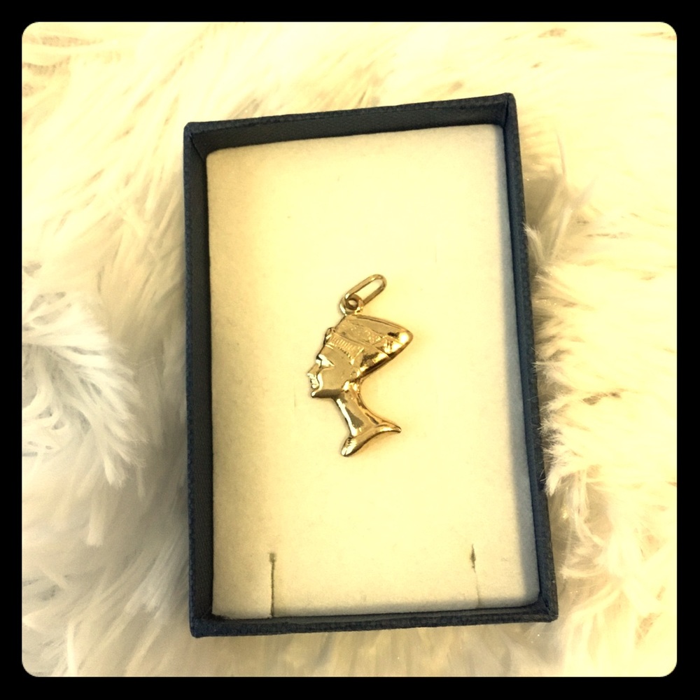 14k yellow gold pendant - Egyptian queen